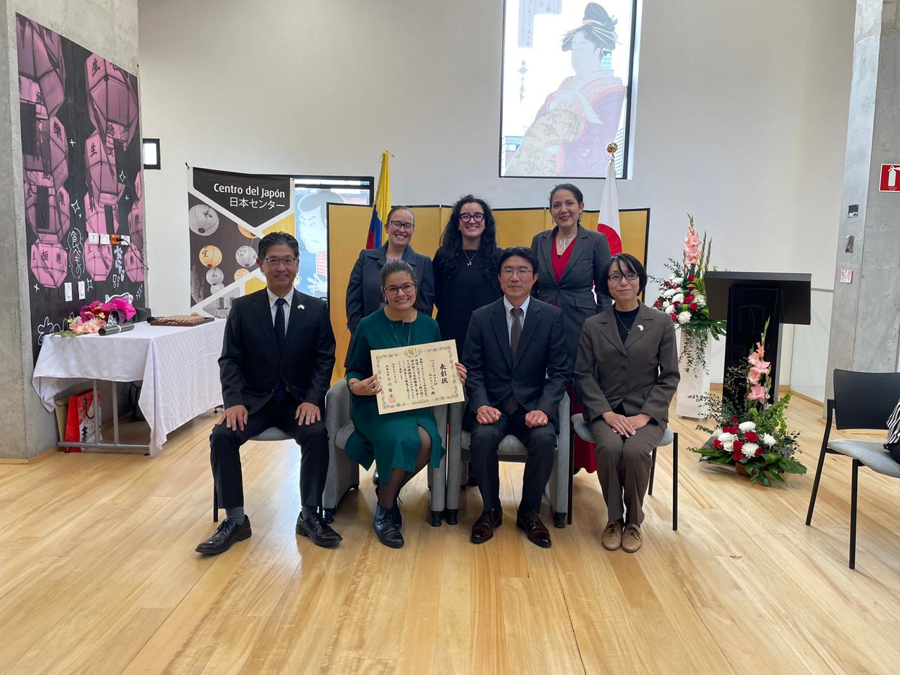 El gobierno de Japón otorga distinción a Betsy Forero por su destacada labor en la promoción y difusión de los estudios japoneses en Colombia El gobierno de Japón otorga distinción a Betsy Forero por su destacada labor en la promoción y difusión de los estudios japoneses en Colombia
